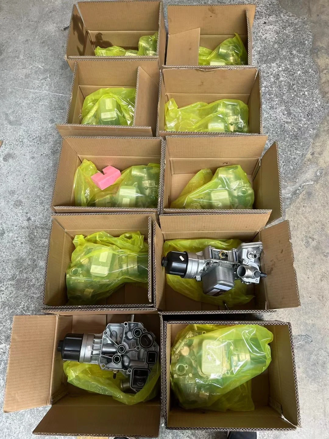 各款轿车发动机配件齐全！