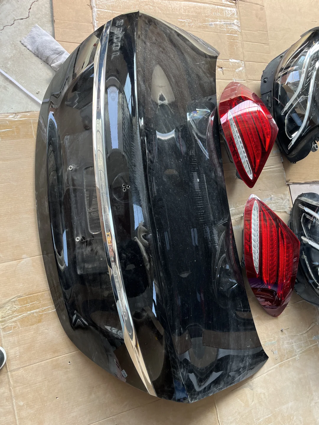 奔驰e300原厂前后杠总成 大灯尾灯出售