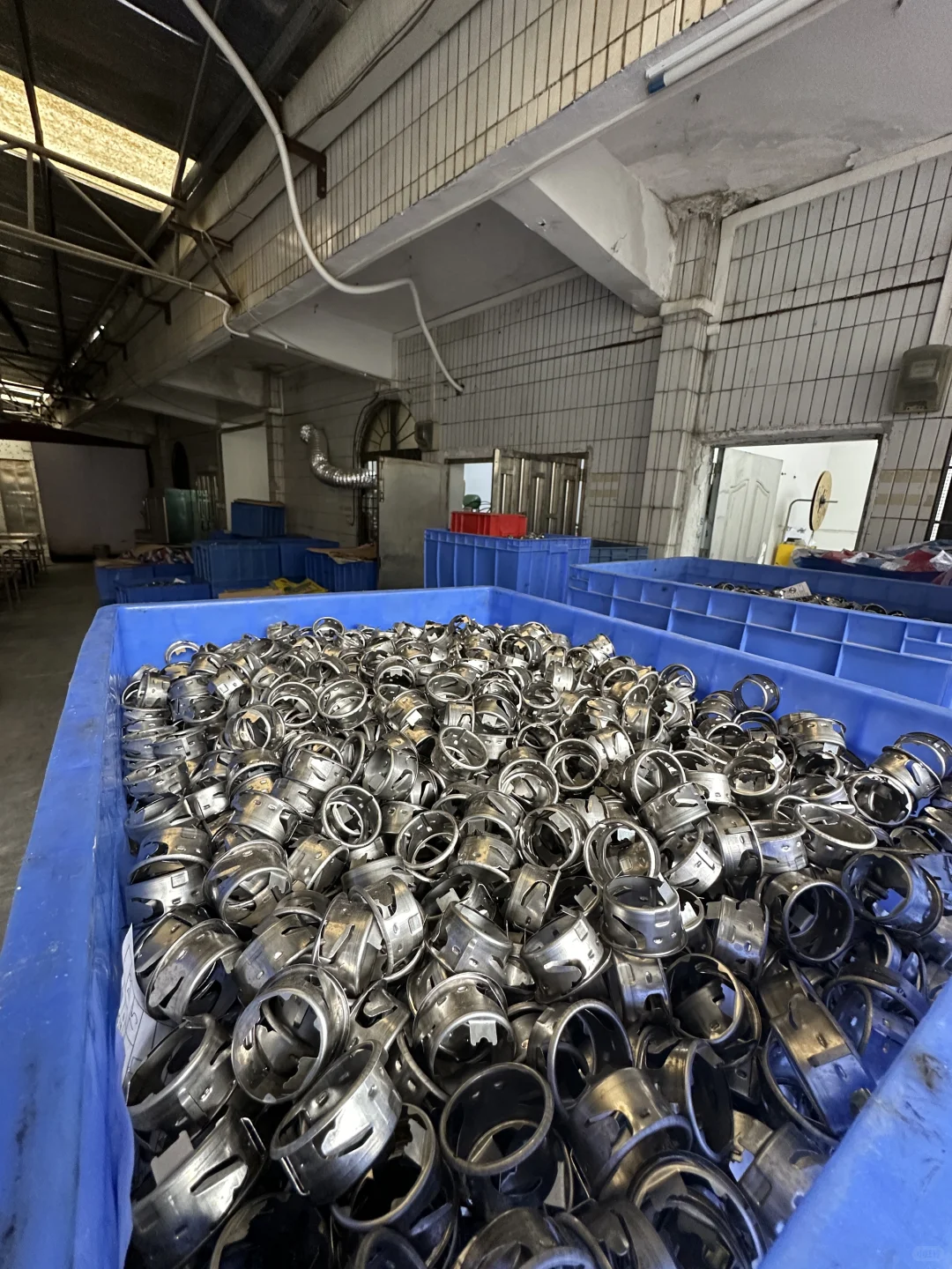 4000平方的冲压小作坊，两三百万业绩正常吗