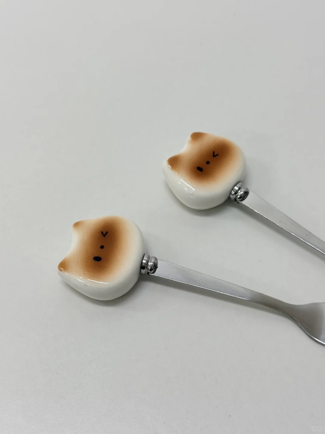 是猫猫?水果叉耶～～