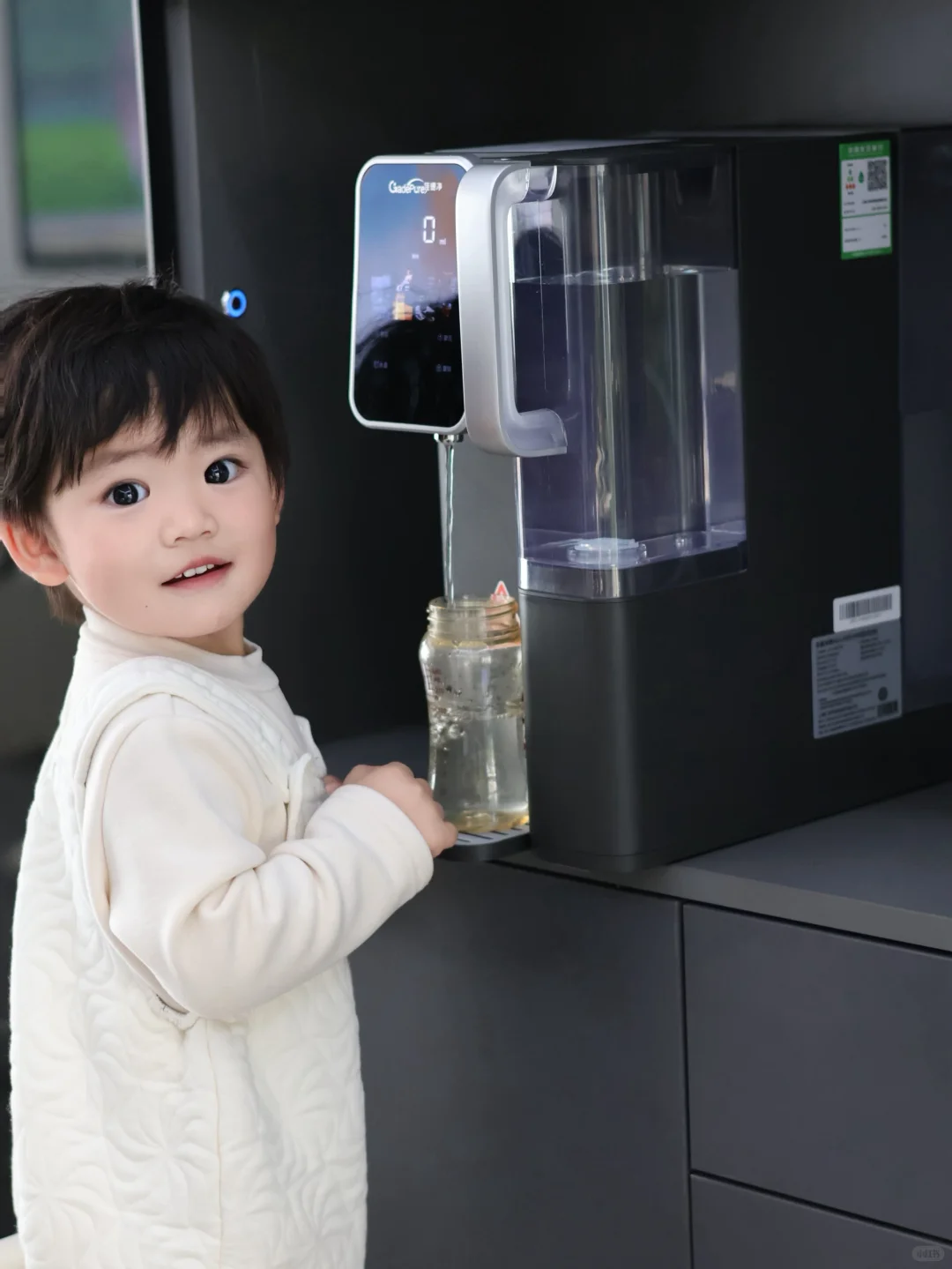多亏这台净饮机,爸爸带娃泡奶不再手忙脚乱!