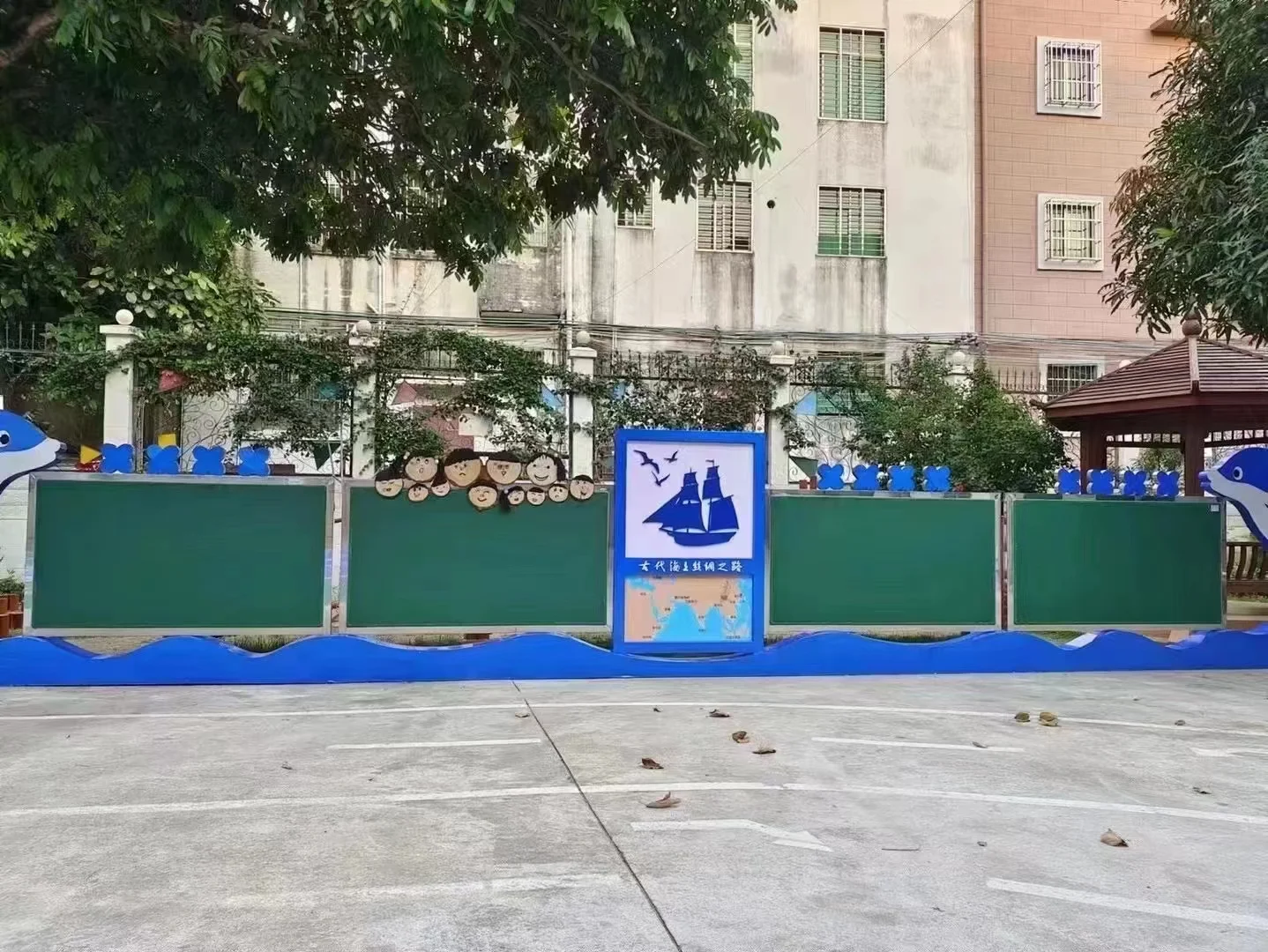 幼儿园户外涂鸦板