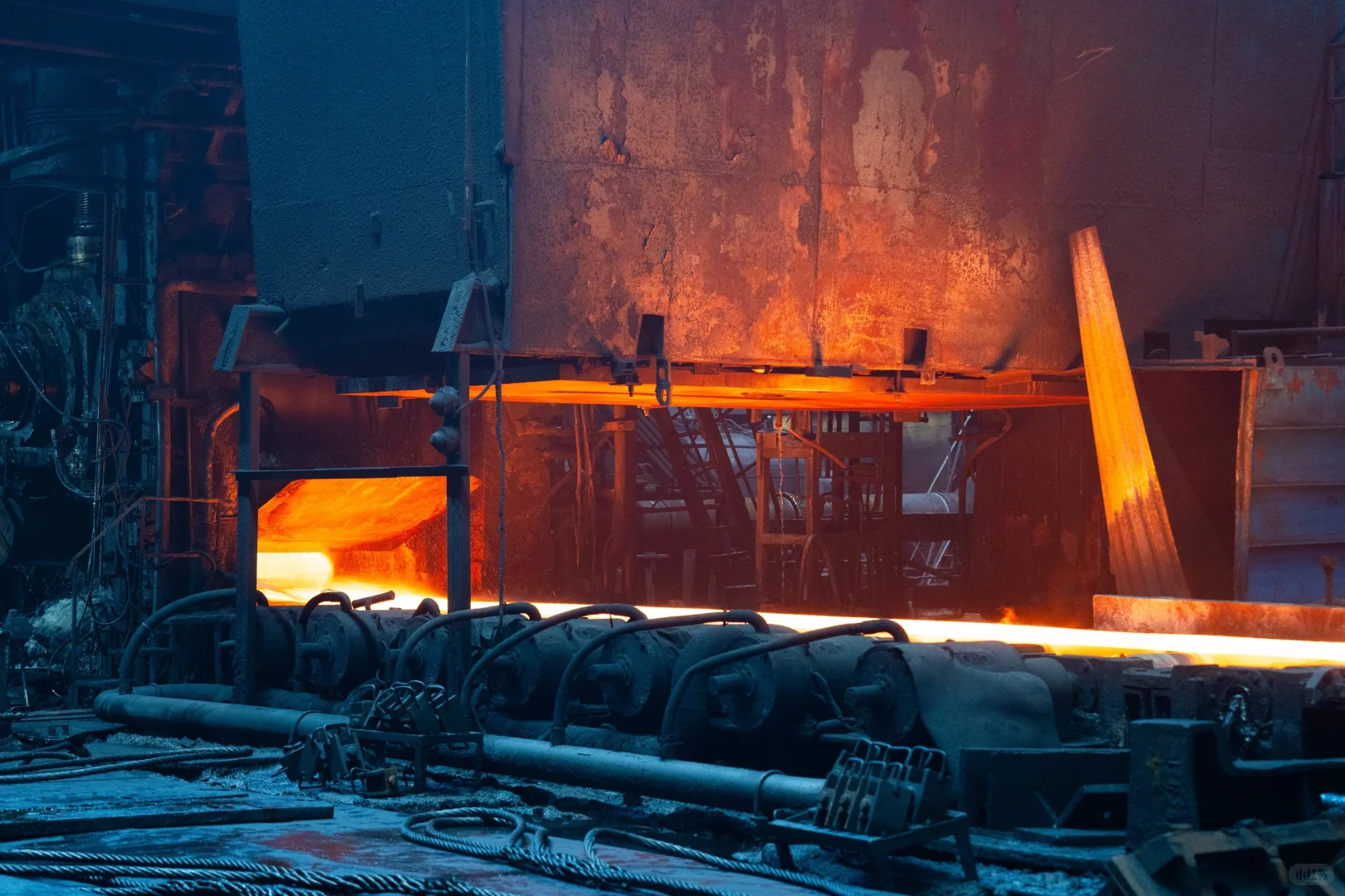 钢铁如何从炽热钢坯变身为纤薄带材