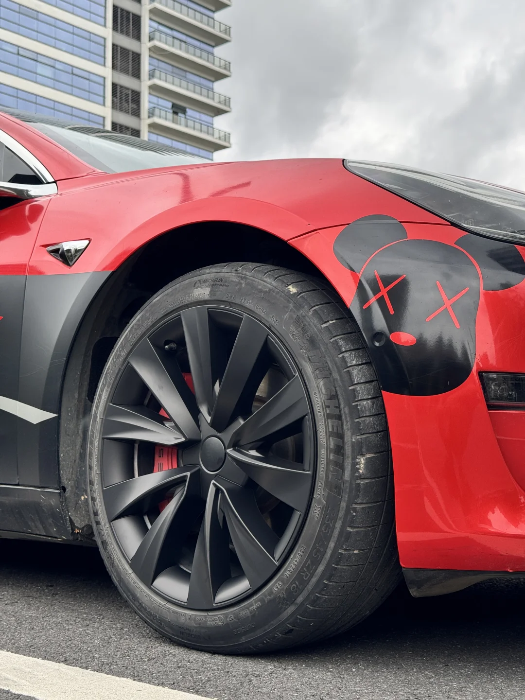 老款model3 18寸全包轮毂盖出货 全新款式