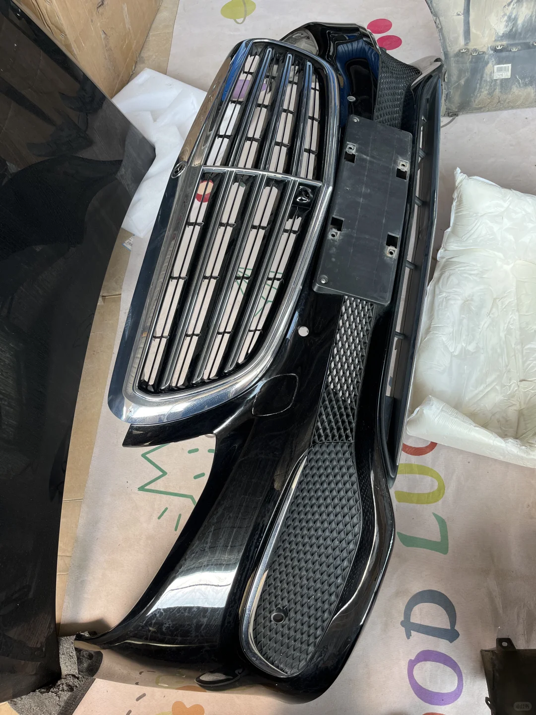 奔驰e300原厂前后杠总成 大灯尾灯出售