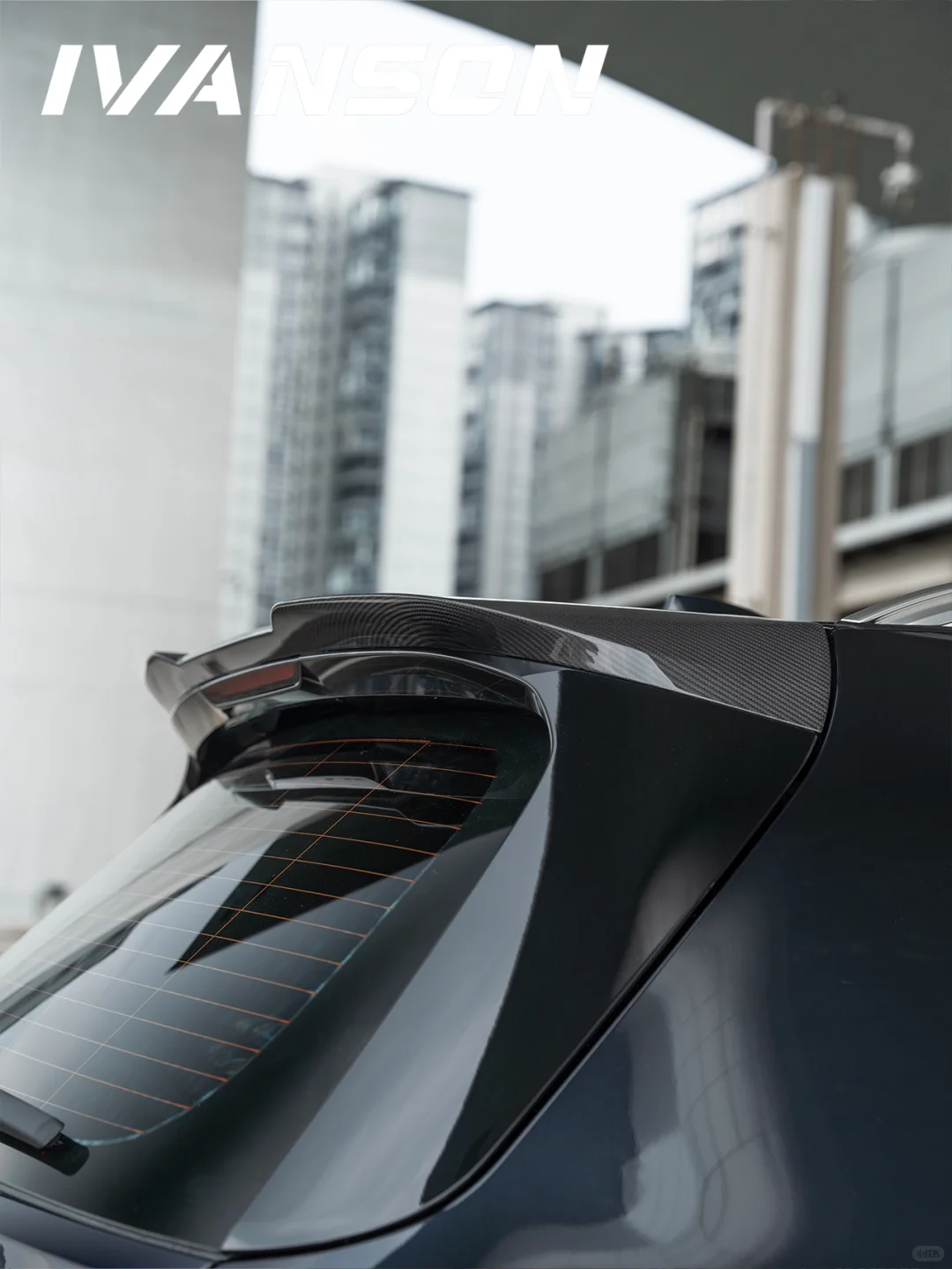 宝马X7高奢单品·埃文森碳纤维顶翼亮相