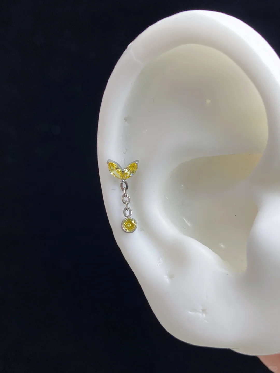 小众设计不撞款！锁死这钛合金鱼尾吊坠耳钉～