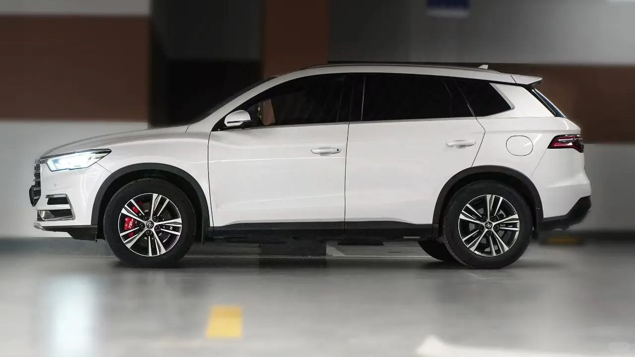 比亚迪宋pro原厂轮毂升级大卡钳