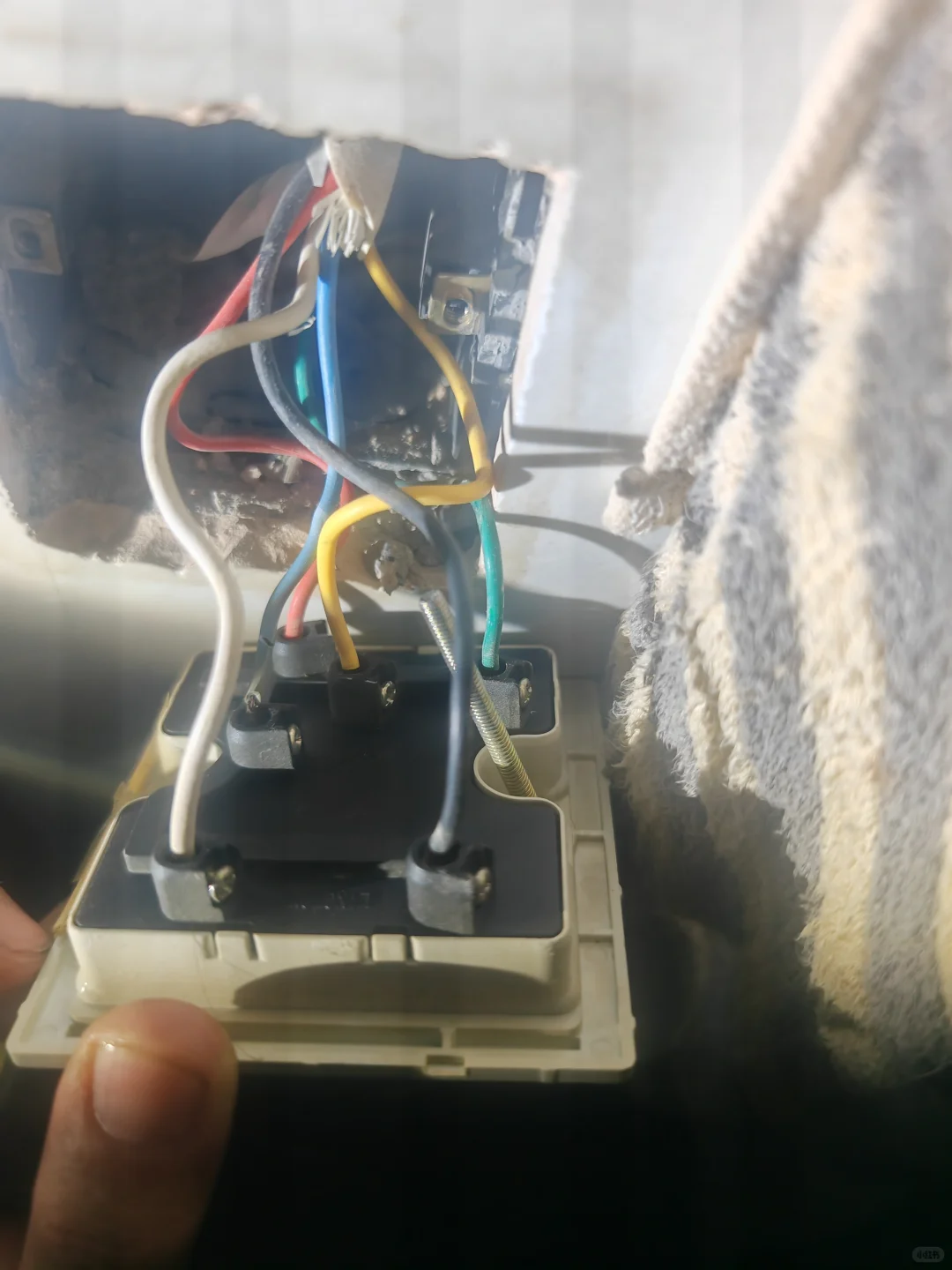 太原电工维修日常