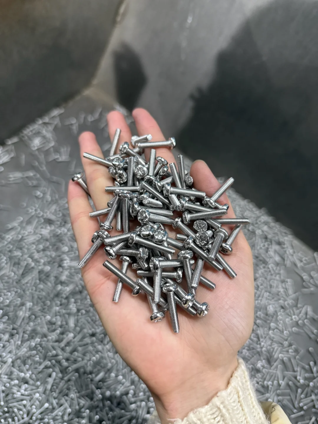 00后运营转行卖紧固件了