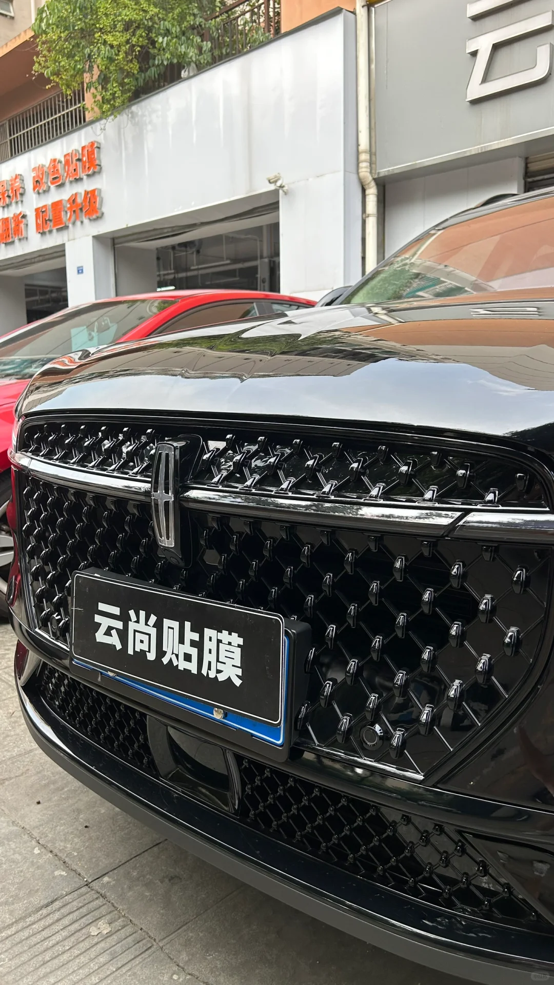 这改装厉害，全车镀铬件黑化