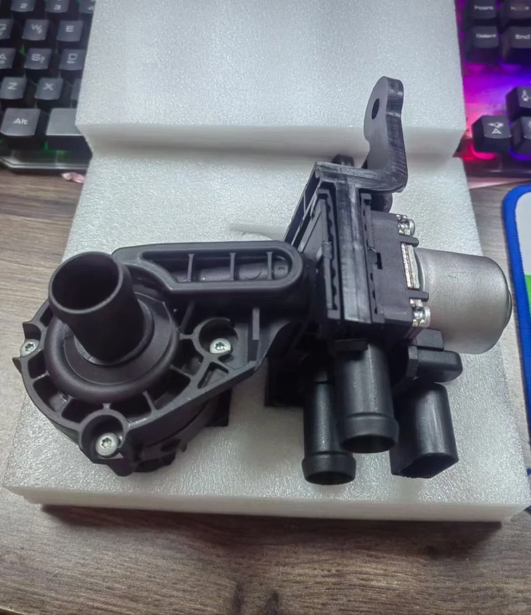 各款轿车发动机配件齐全！