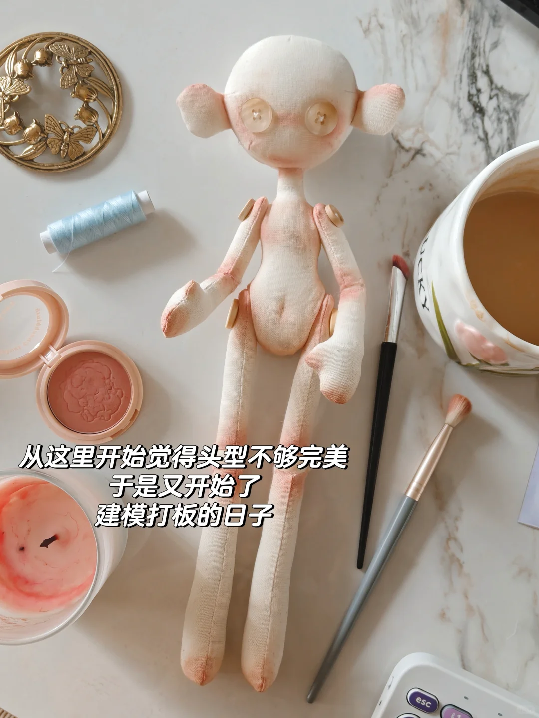 开始被鬼娃娃治愈了?