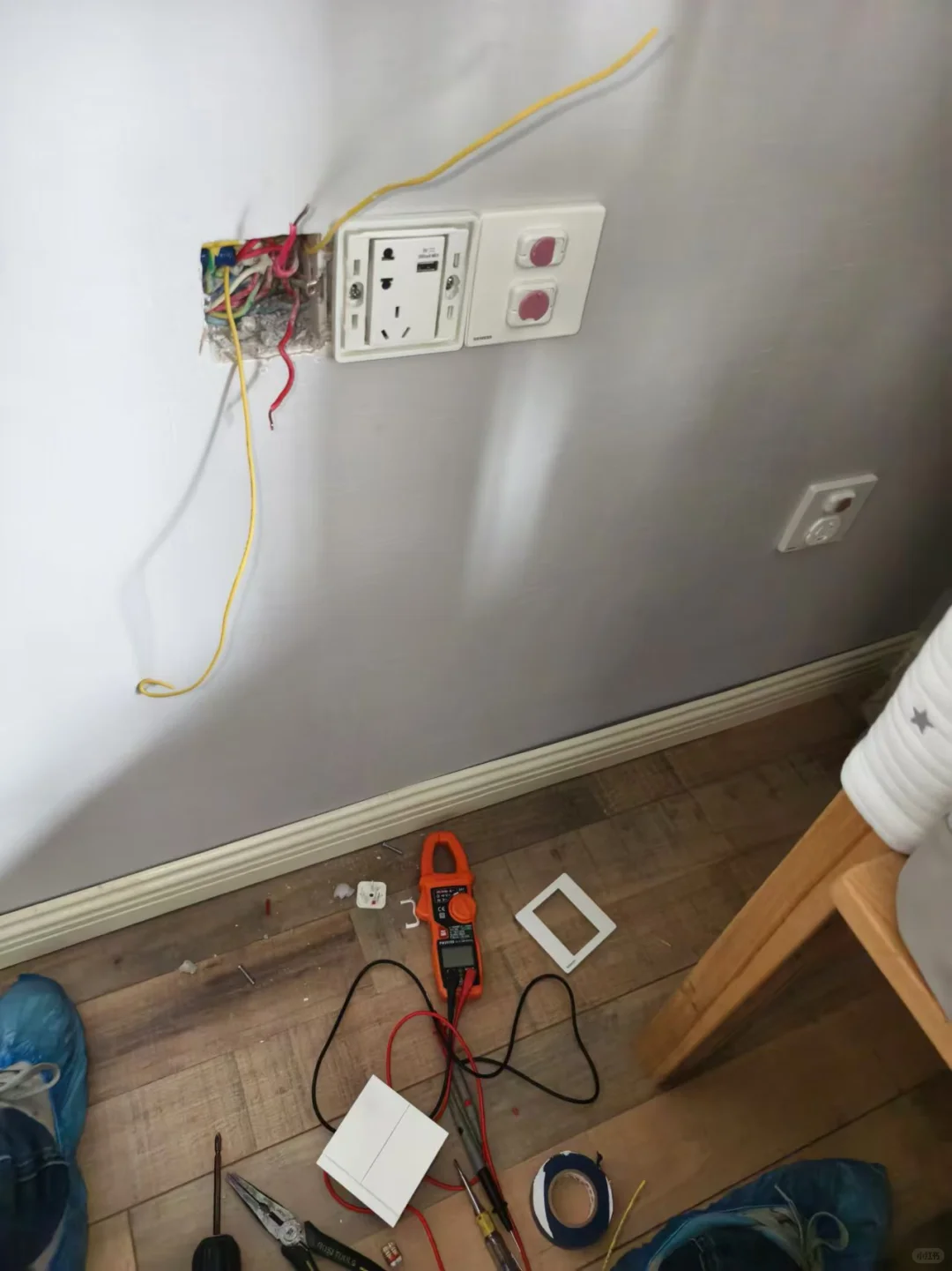 家里出现频繁跳闸现象?线路短路漏电