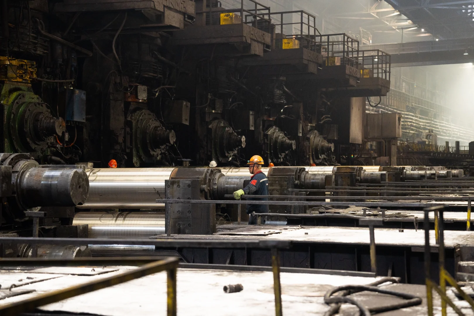 钢铁如何从炽热钢坯变身为纤薄带材