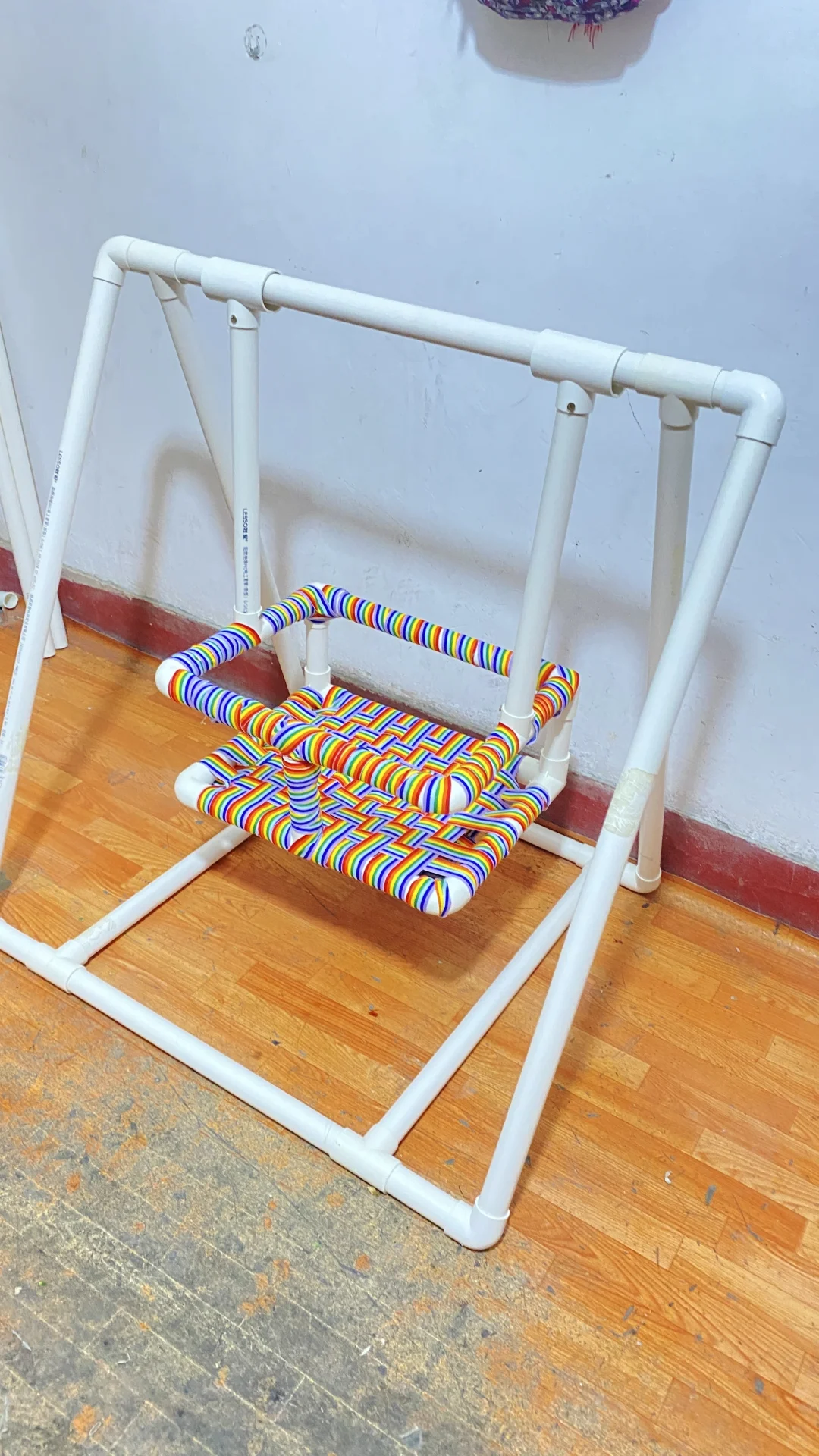 低成本实现秋千自由!自制儿童PVC秋千