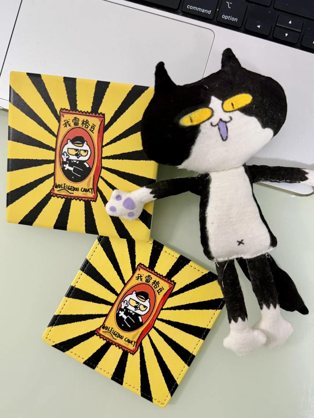 喜猫 | 喝热水吗，来点杯垫吧