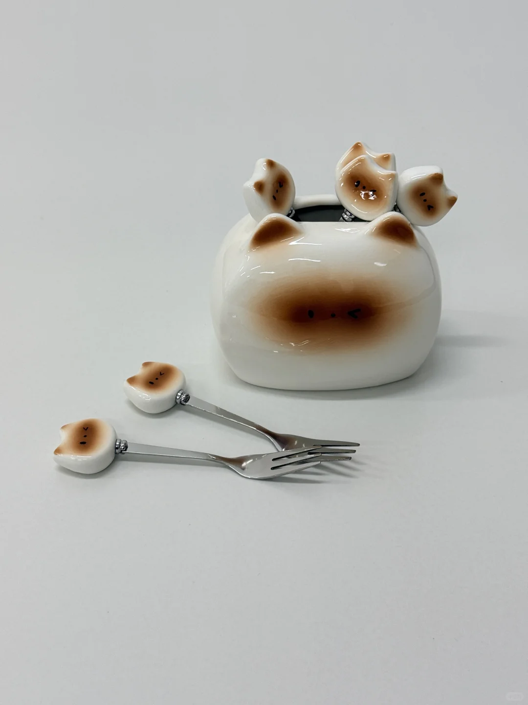 是猫猫?水果叉耶～～