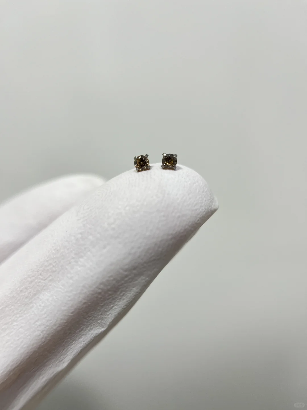 2mm钛合金小鼻嘎｜奢华金锆石耳钉