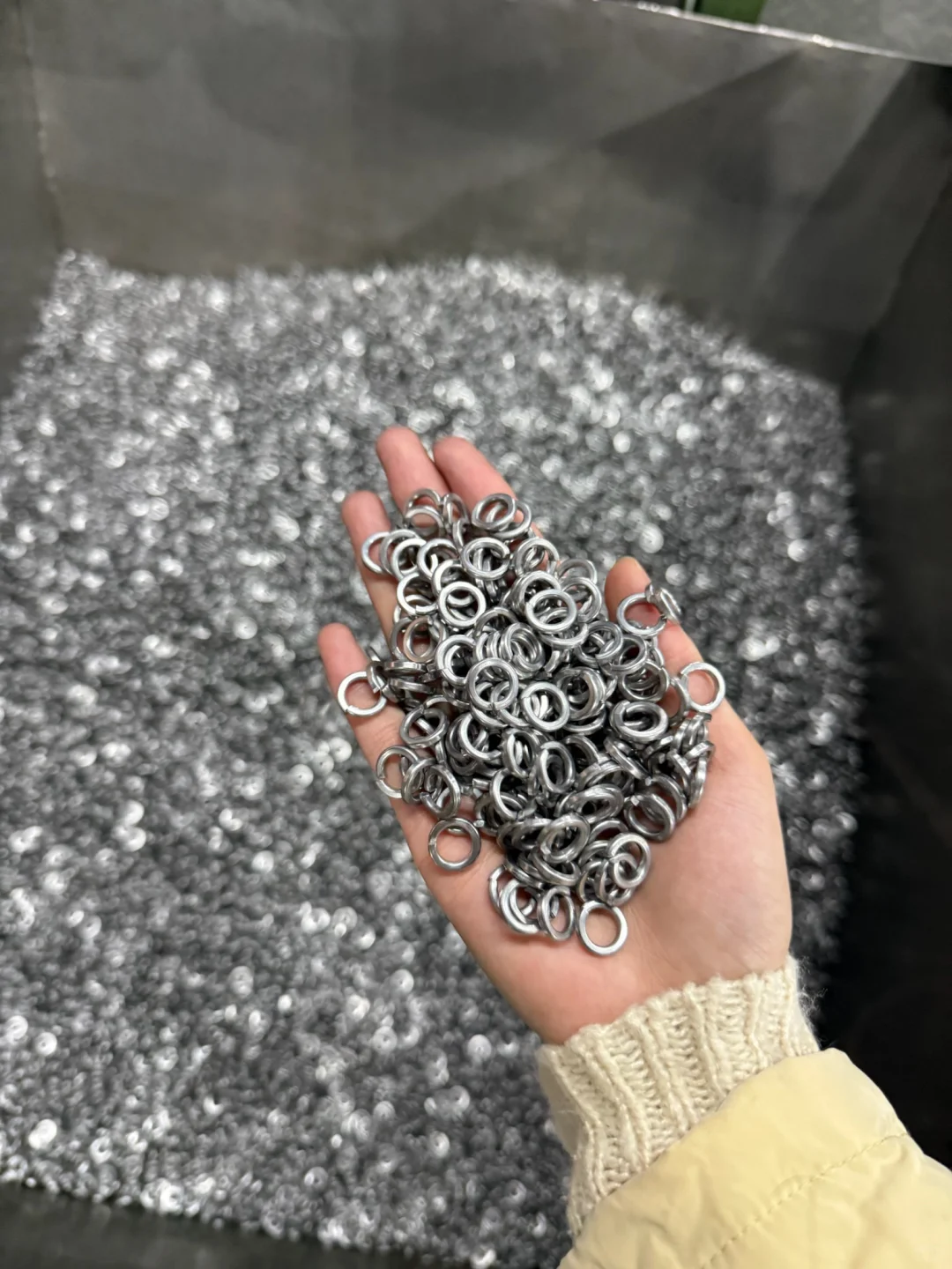 00后运营转行卖紧固件了