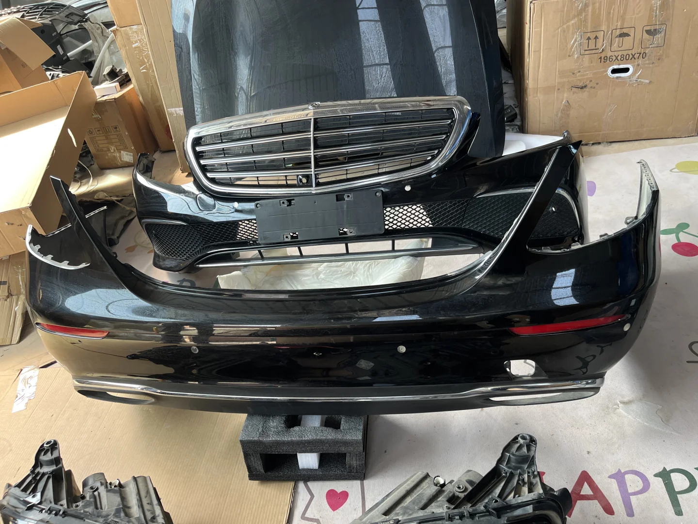 奔驰e300原厂前后杠总成 大灯尾灯出售