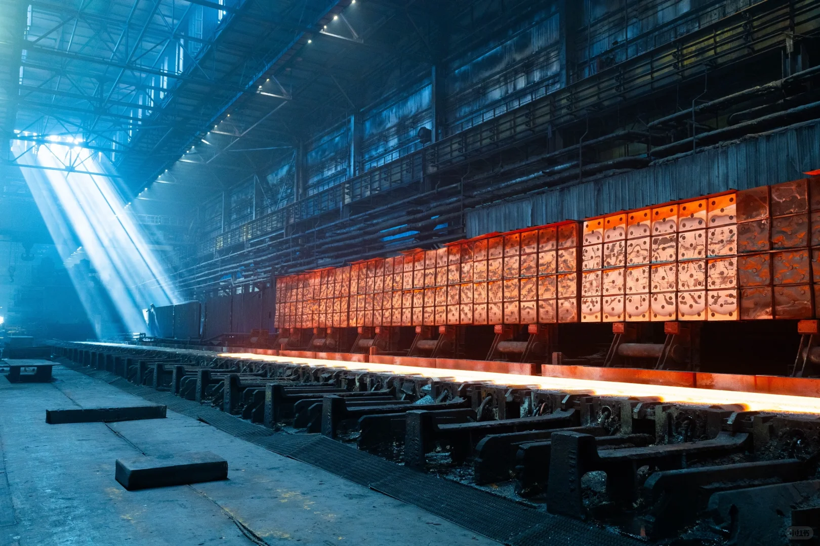 钢铁如何从炽热钢坯变身为纤薄带材