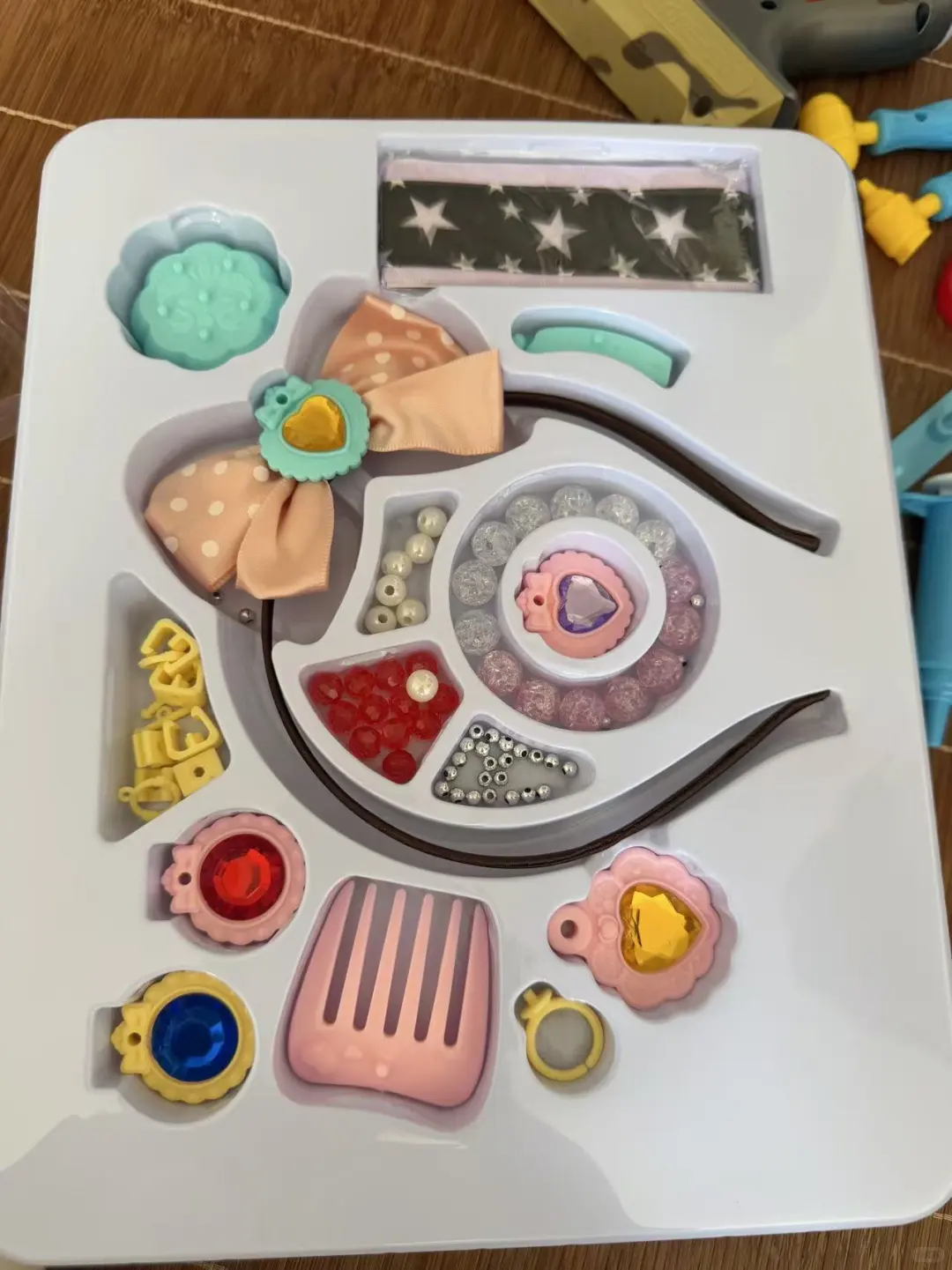 小朋友DIY自制手串 ?做精致珠珠女孩