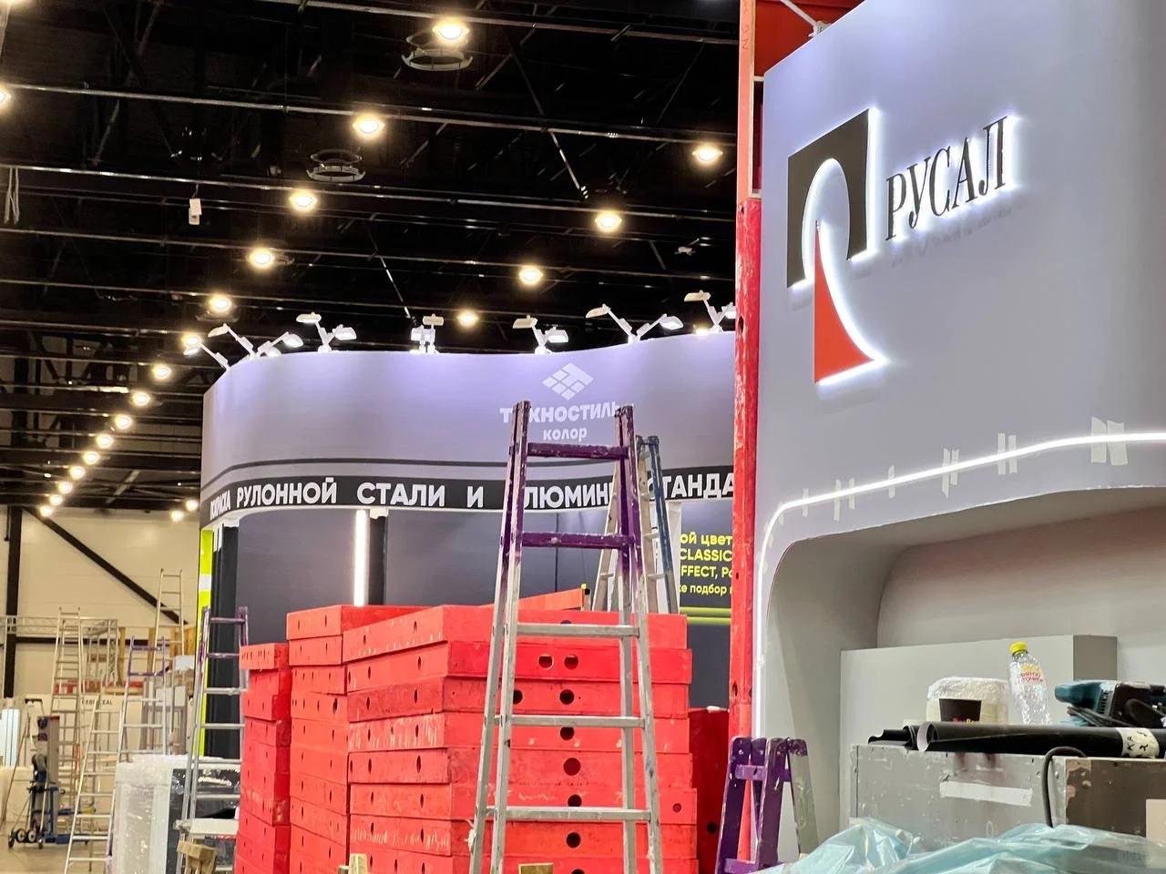 彩色冶金板块，今年的主题很鲜明