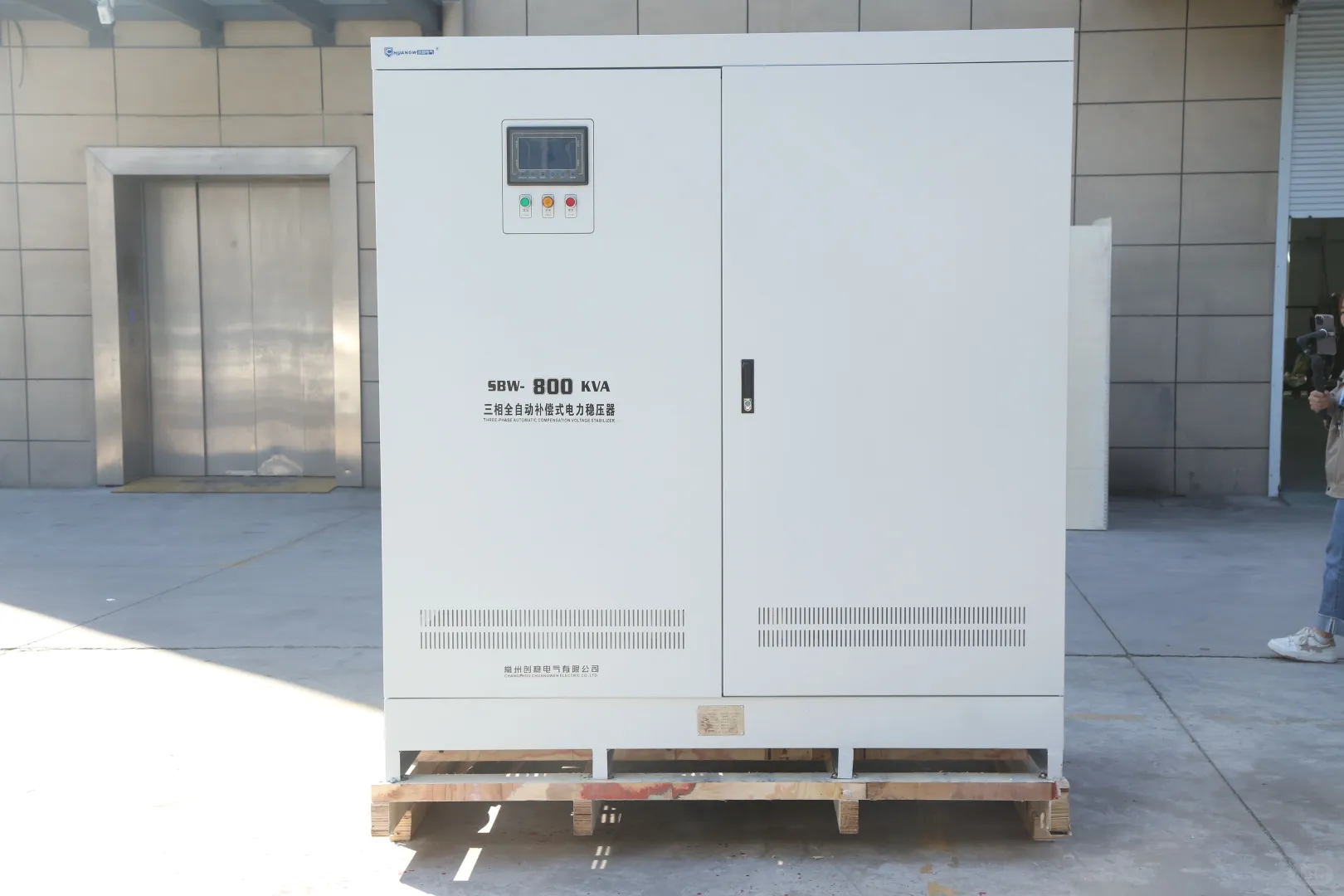 三相电高精度稳压器多少钱一台