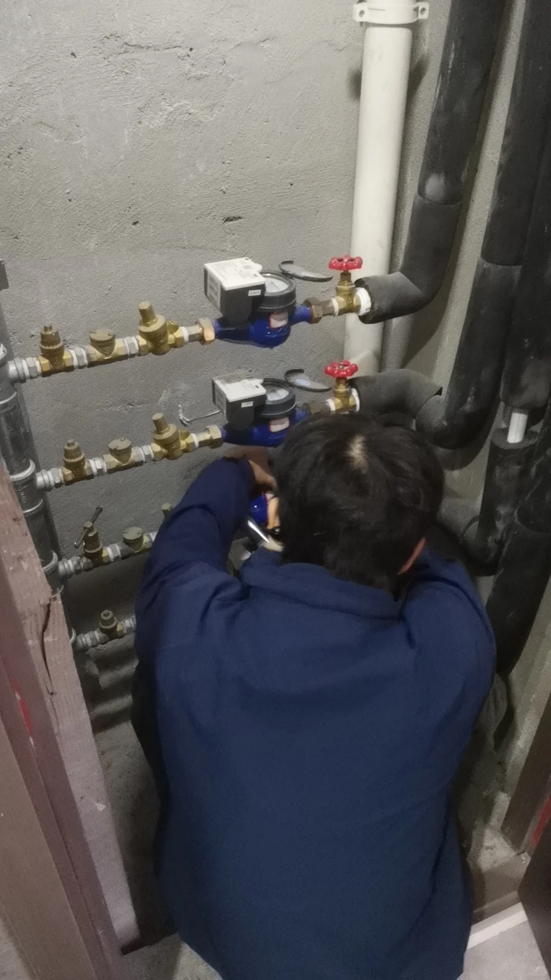 商品房交付水压小，打水务电话，会上门