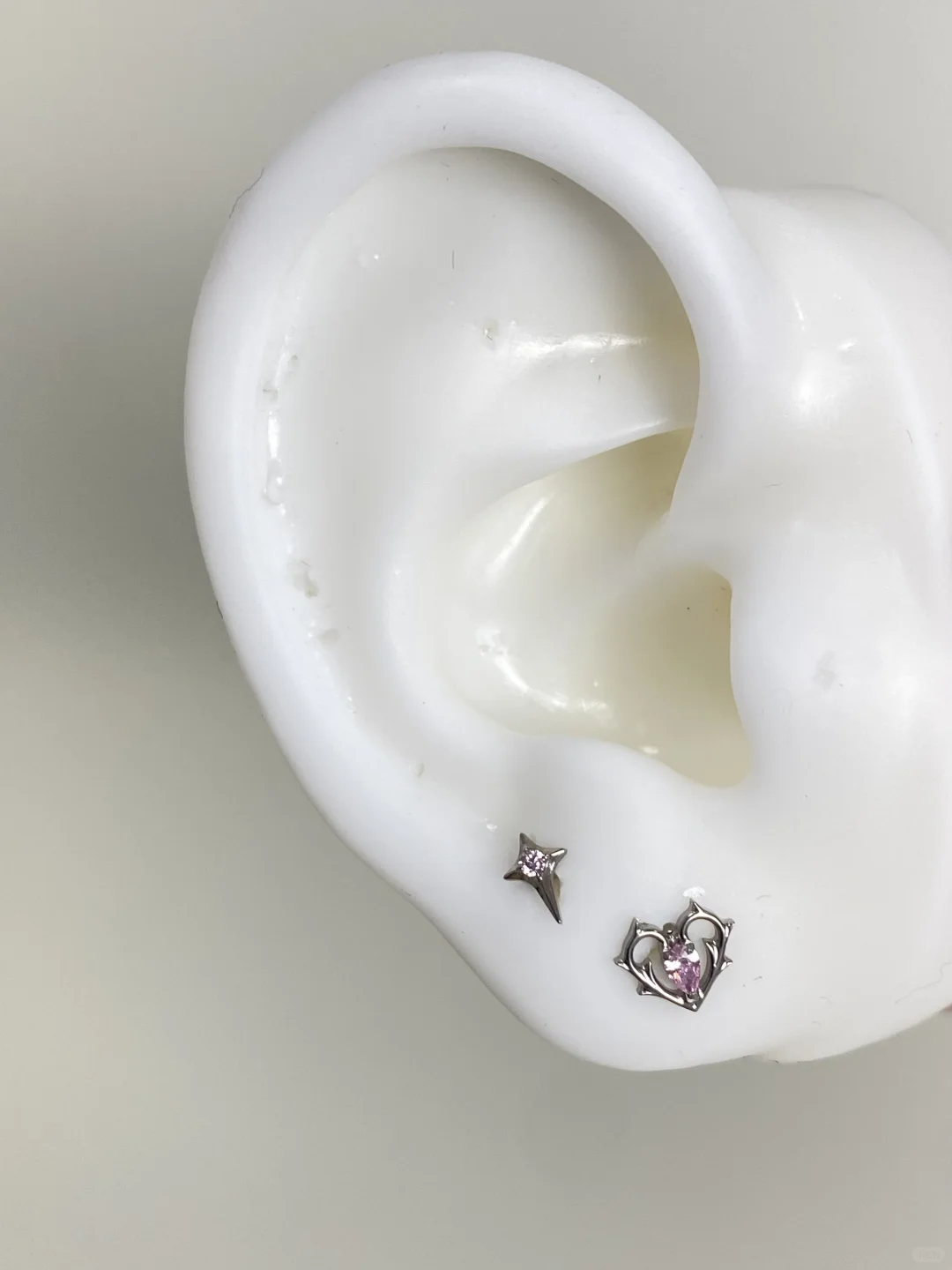 双耳洞叠戴封神！钛合金爱心+小四芒星绝绝子