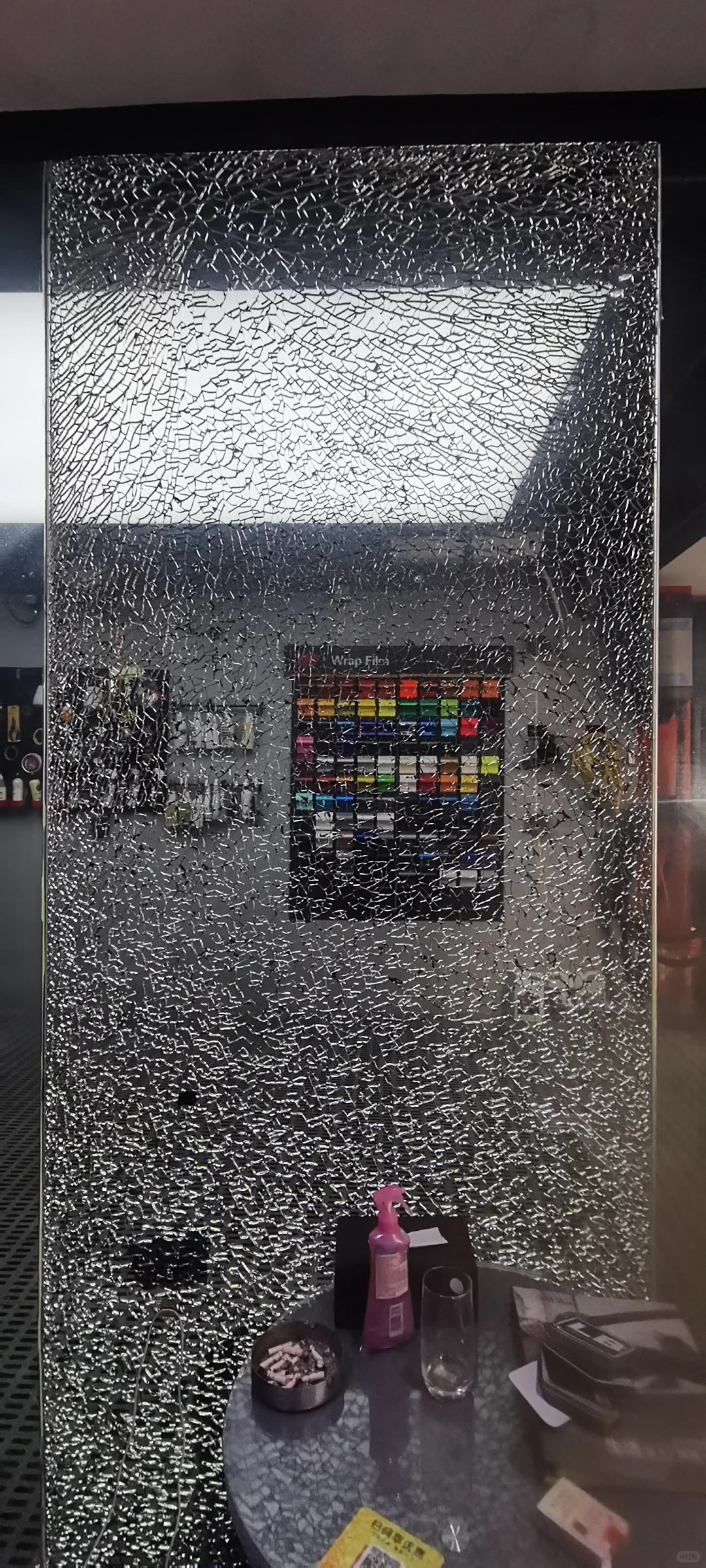 心血来潮试了一下大的，还好玻璃上有防爆膜