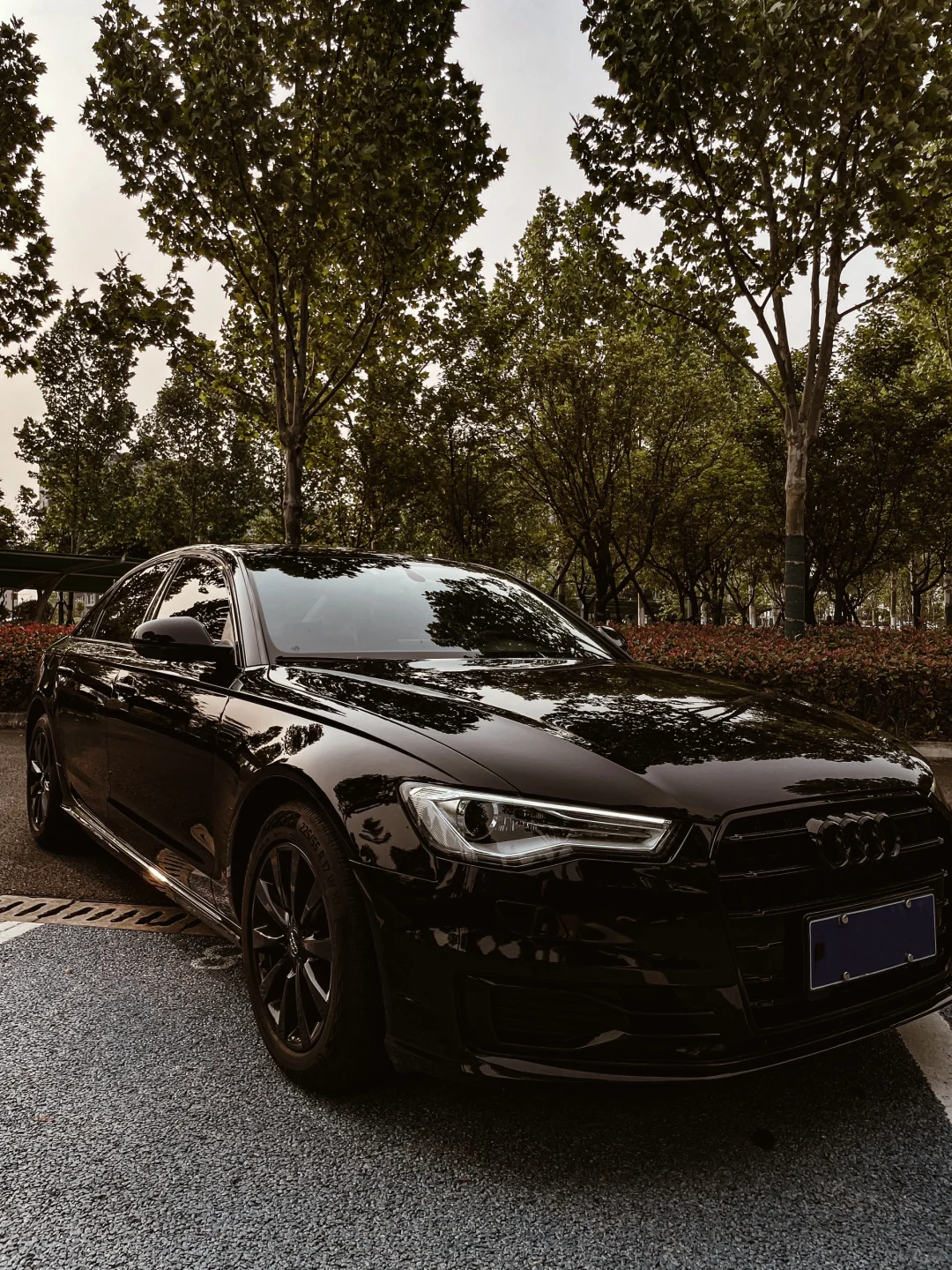 ?2300改装｜中年版奥迪A6L爆改运动黑武士