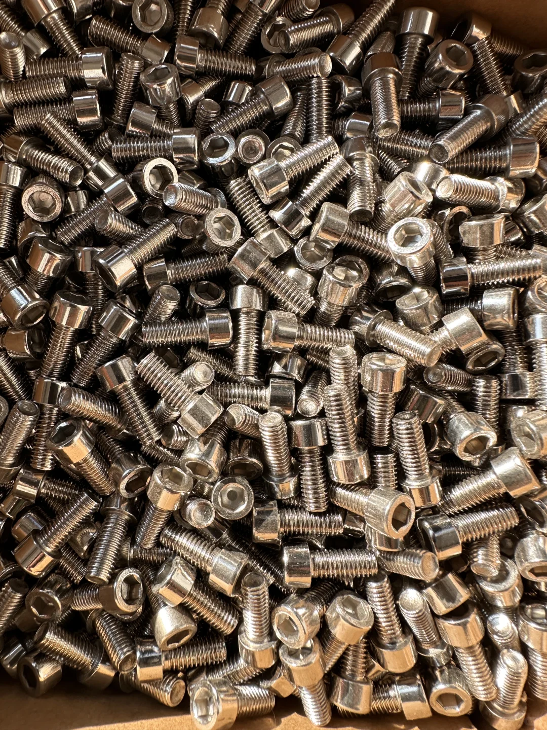 今日是GB内六角M5×12，质感在线