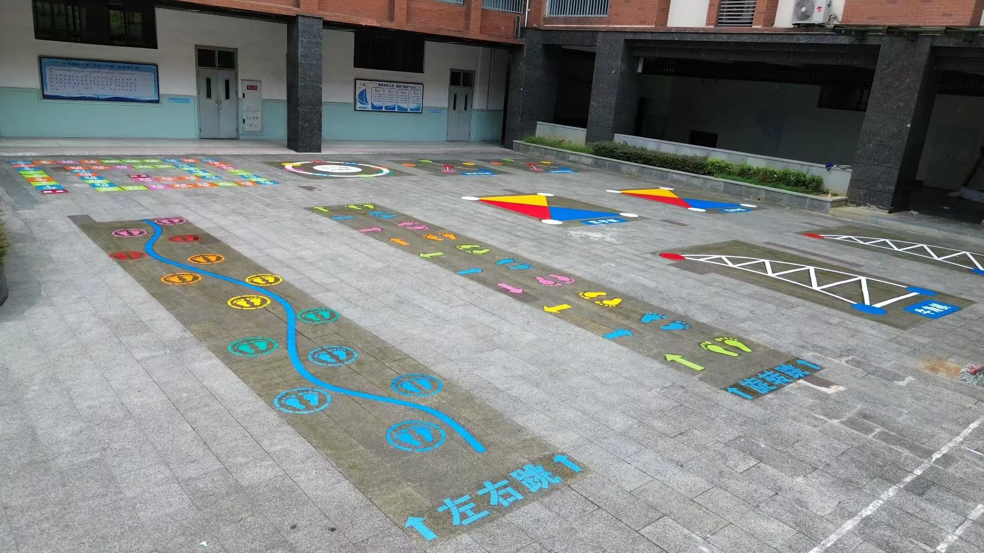 校园地面游戏彩绘