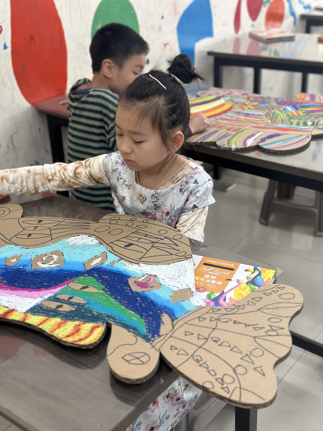 创意鱼形油画棒绘画—开启孩子的色彩探险