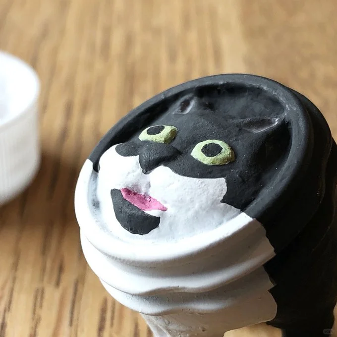 今日丑东西｜瓶盖小猫咪