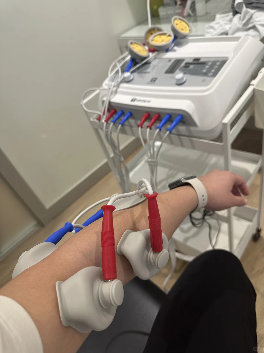 干扰电流治疗仪 (IFC Machine)