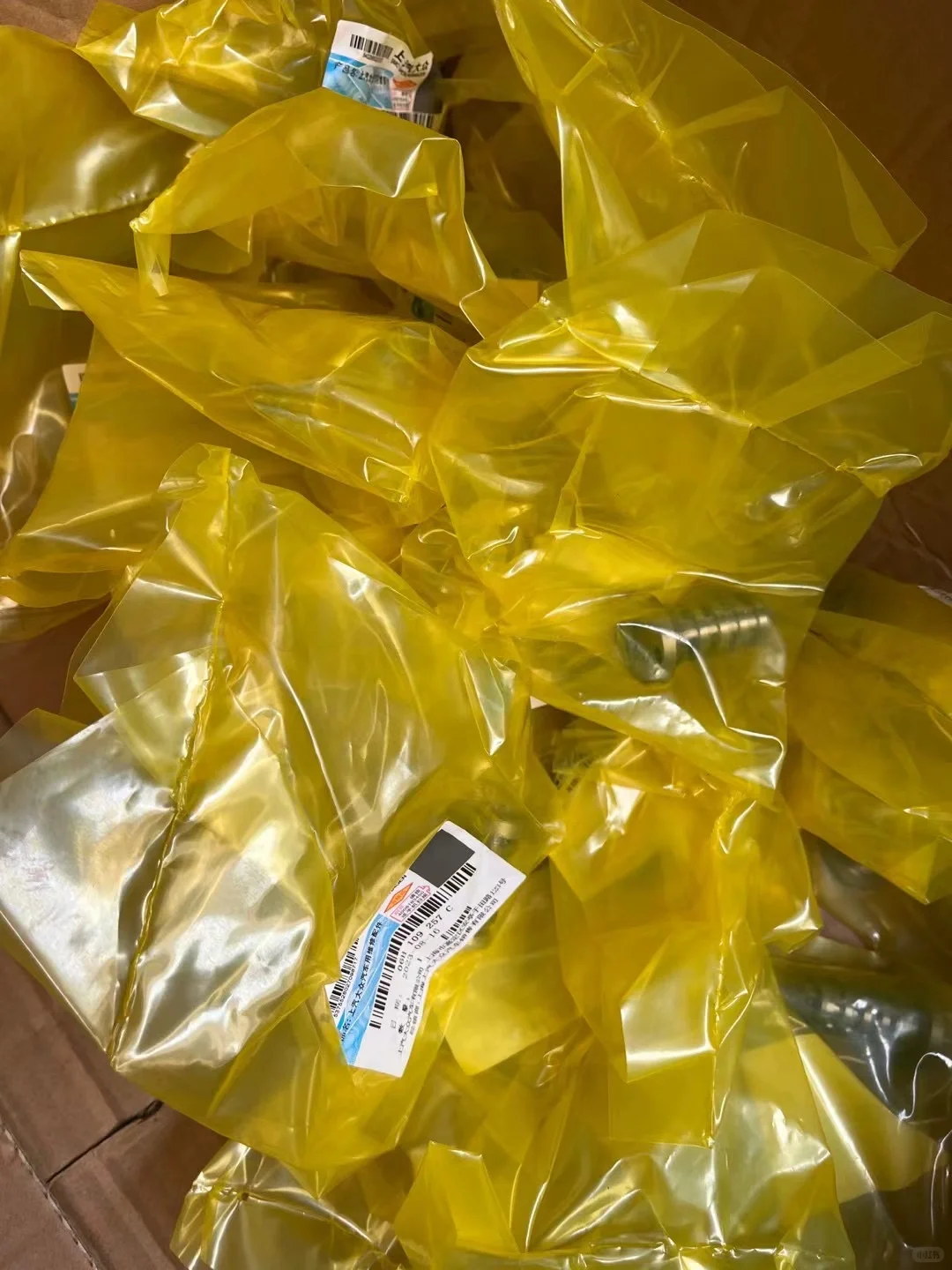 各款轿车发动机配件齐全！