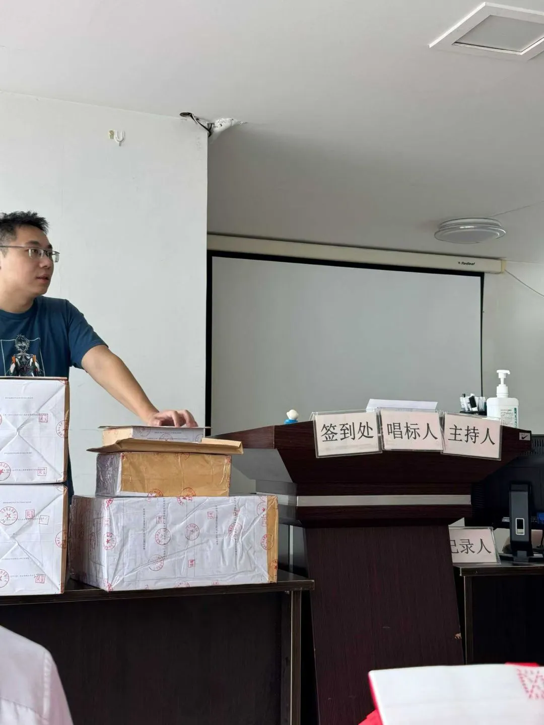 ?主营业务分类：Bim 工程类、采购类、服务