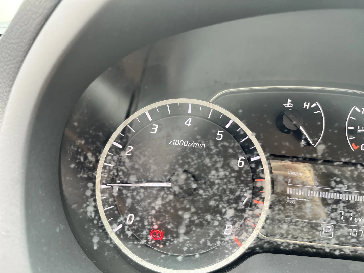 汽车仪表盘白斑点怎么去除