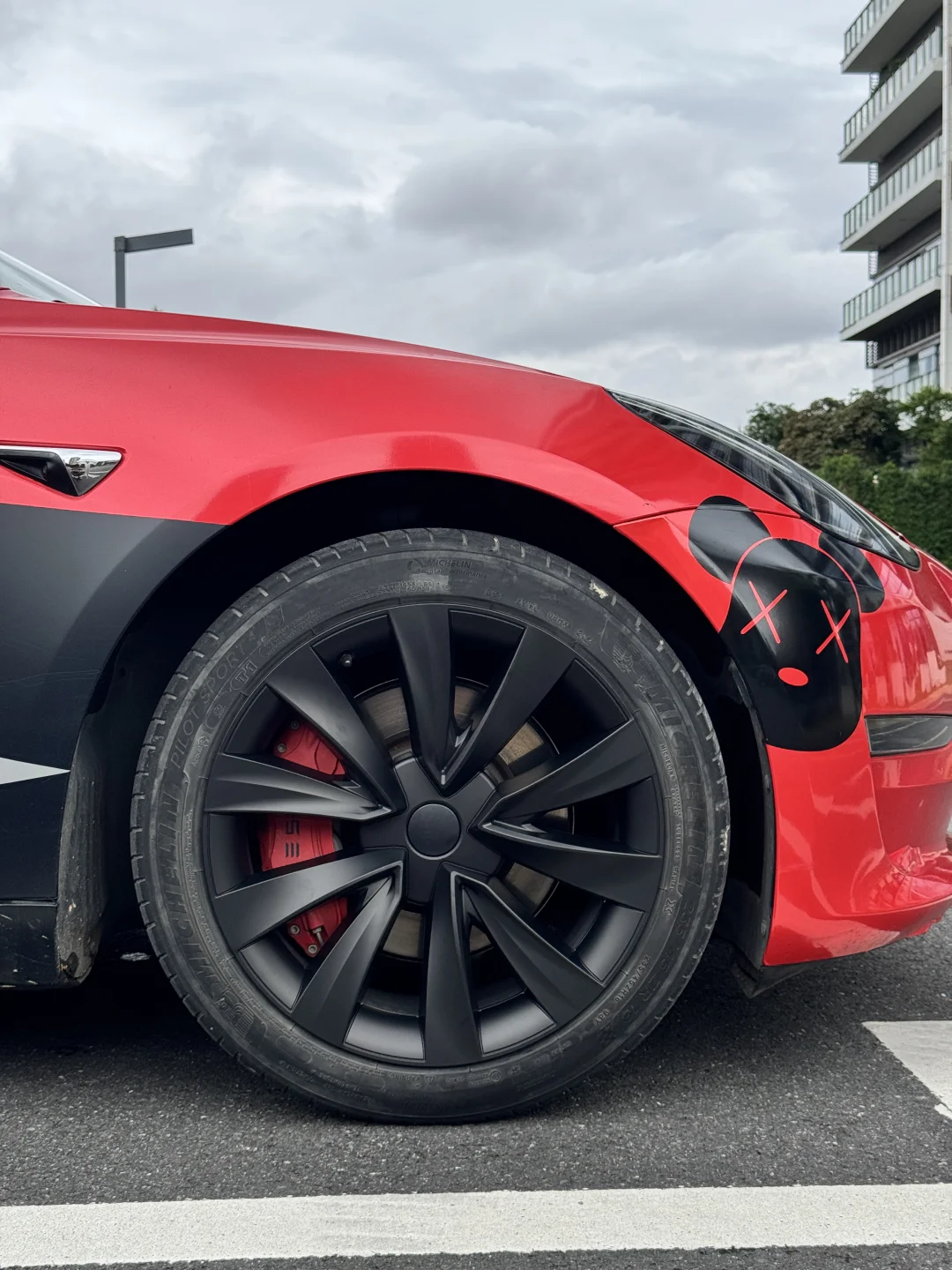 老款model3 18寸全包轮毂盖出货 全新款式