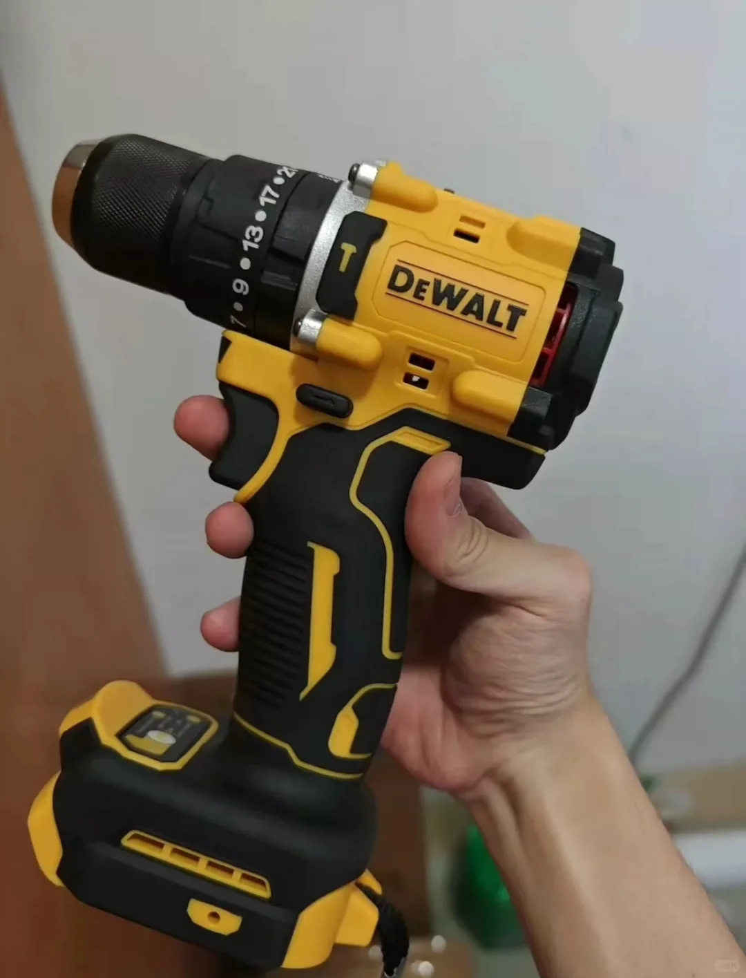 【半价处理】全新得伟805无刷电钻