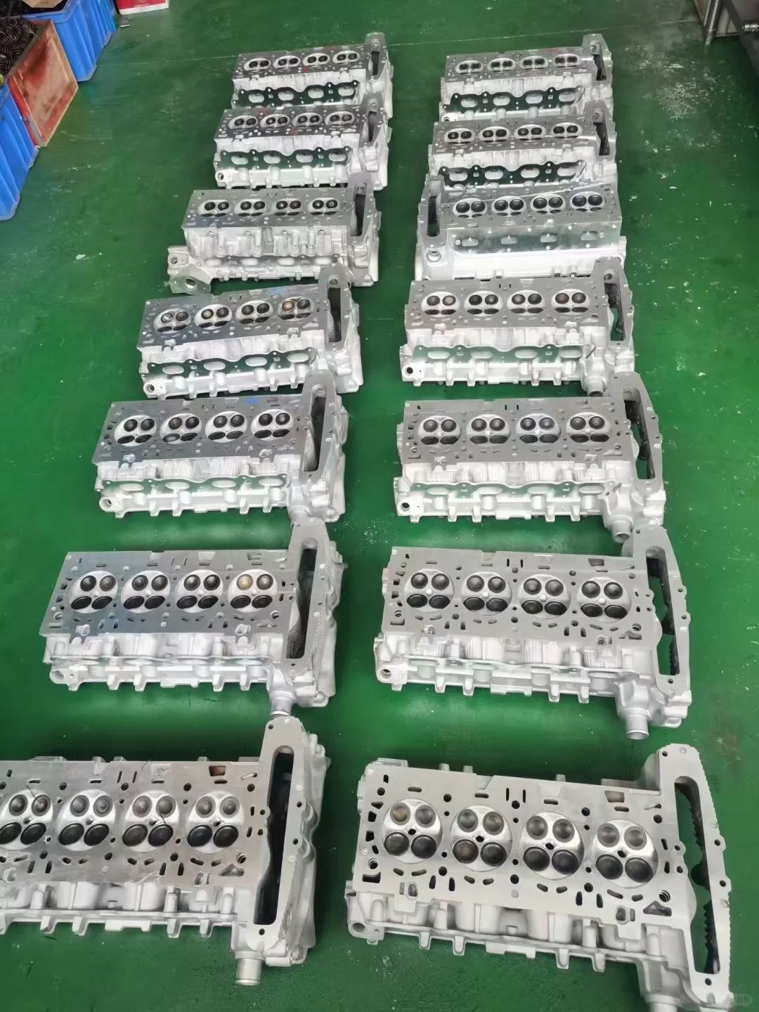 各款轿车发动机配件齐全！