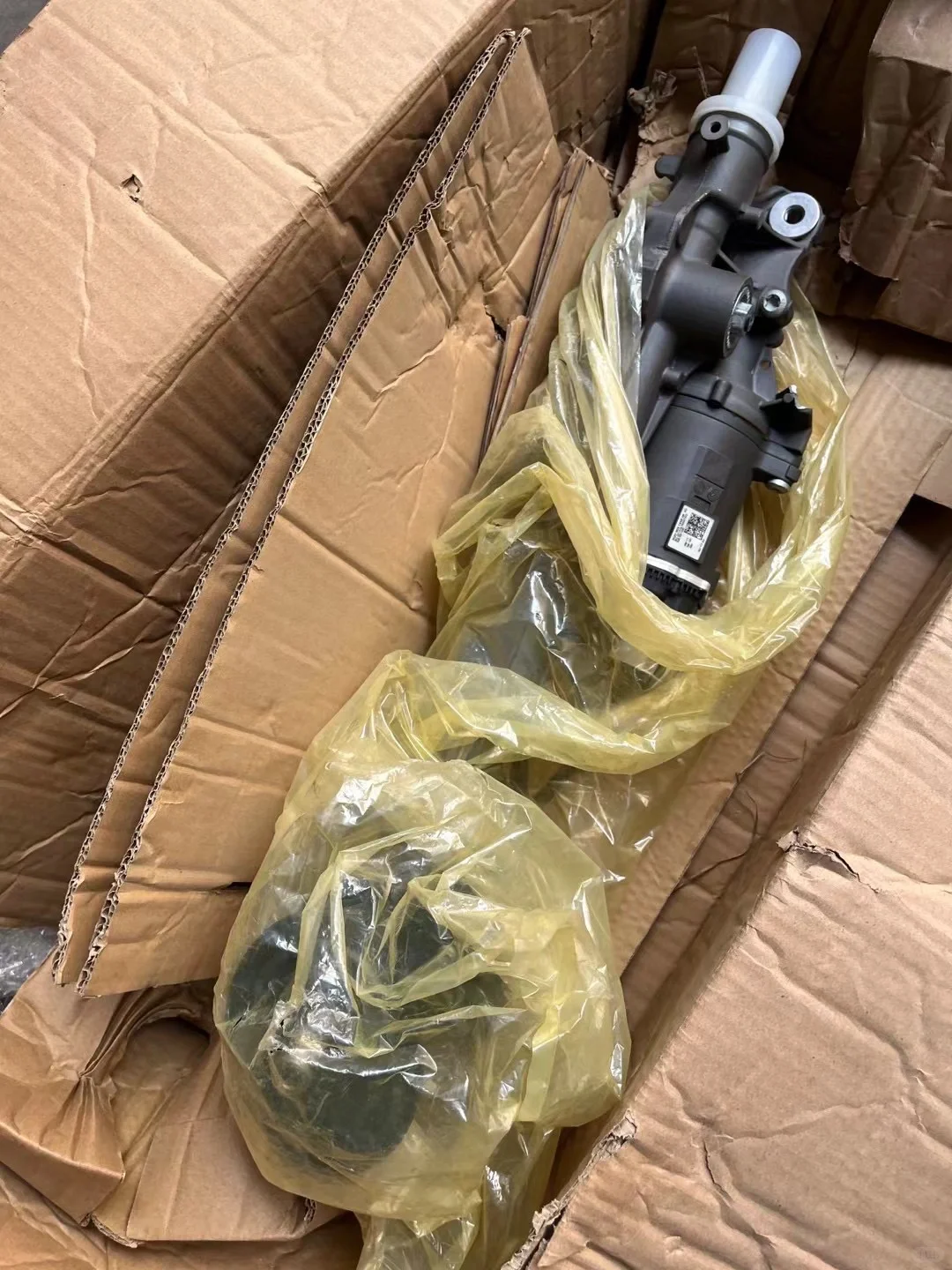 各款轿车发动机配件齐全！