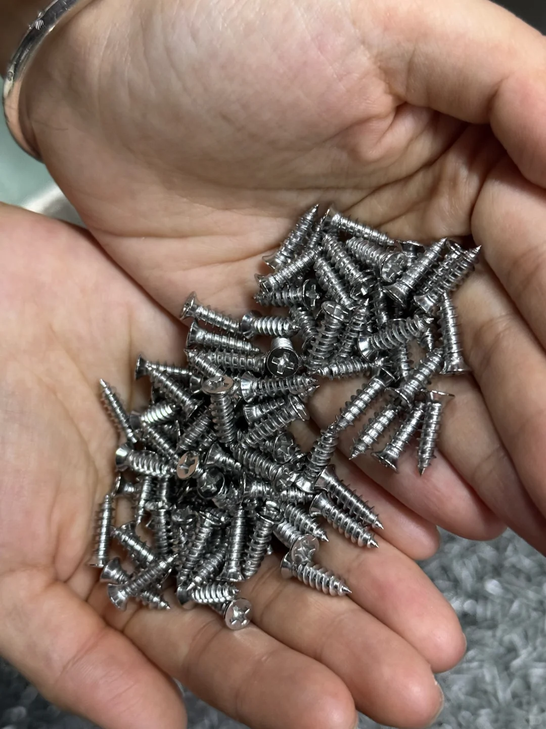 00后运营转行卖紧固件了