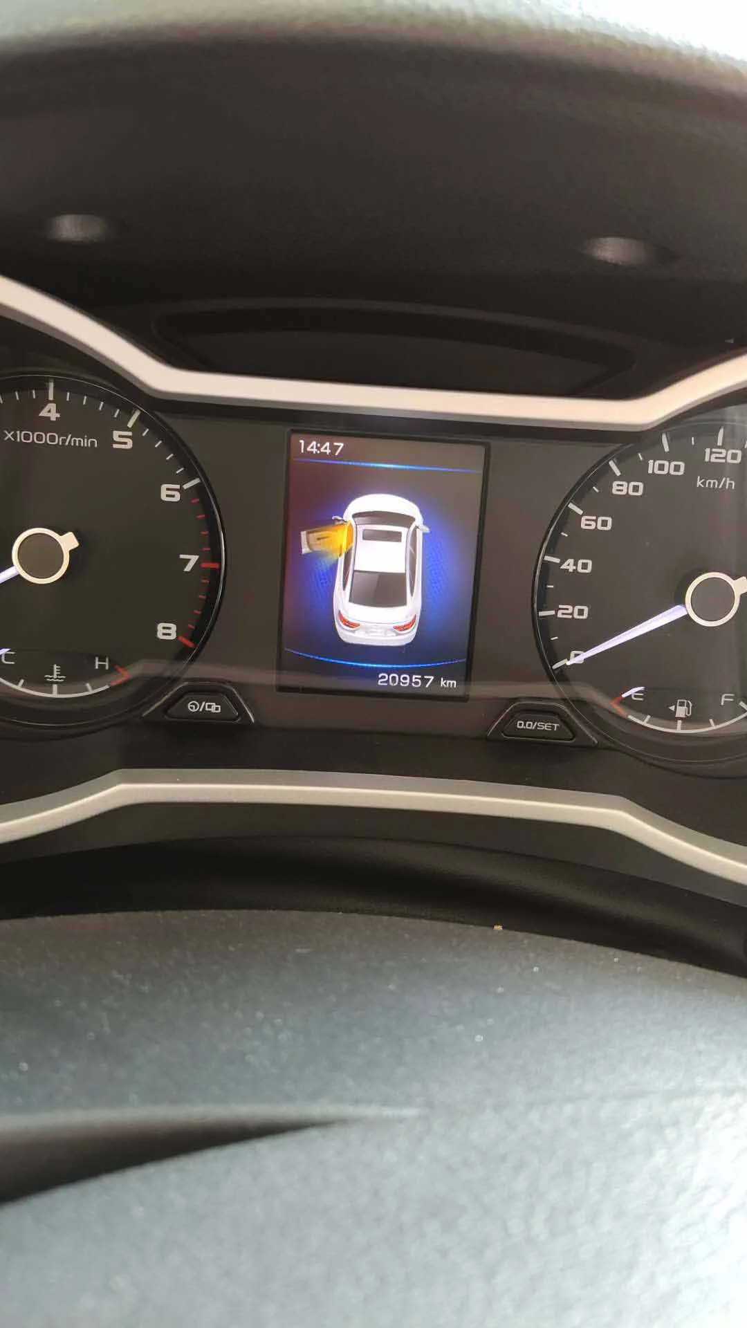 这么多汽车仪表盘，能猜得出是什么车吗？