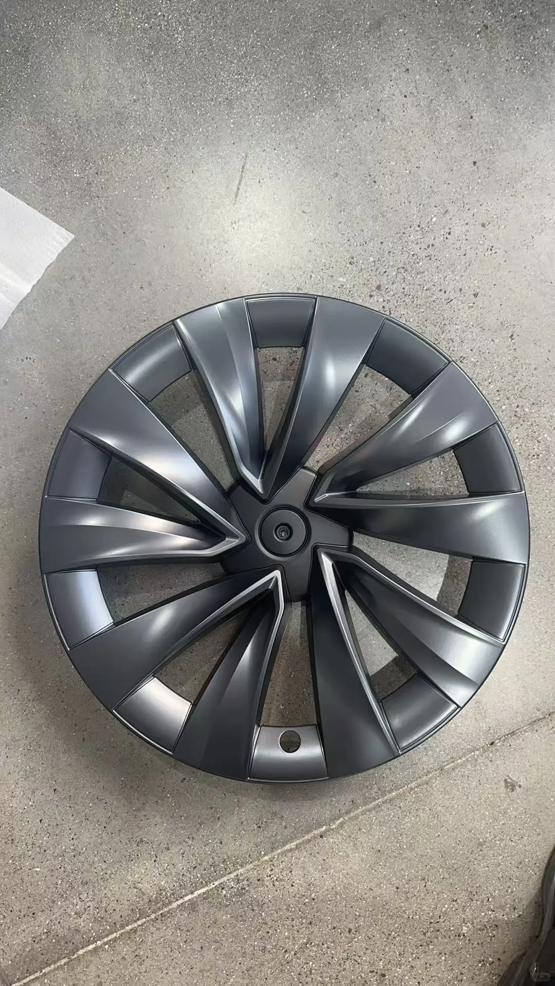 老款model3 18寸全包轮毂盖出货 全新款式