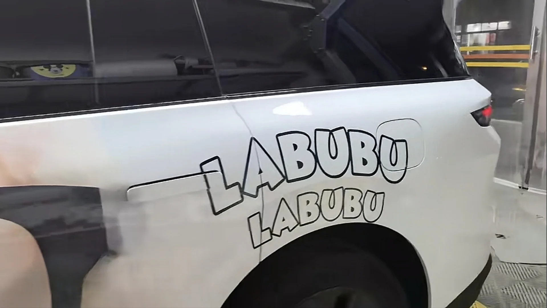 救命！理想i6搞了个外漆彩绘，开上路直接被