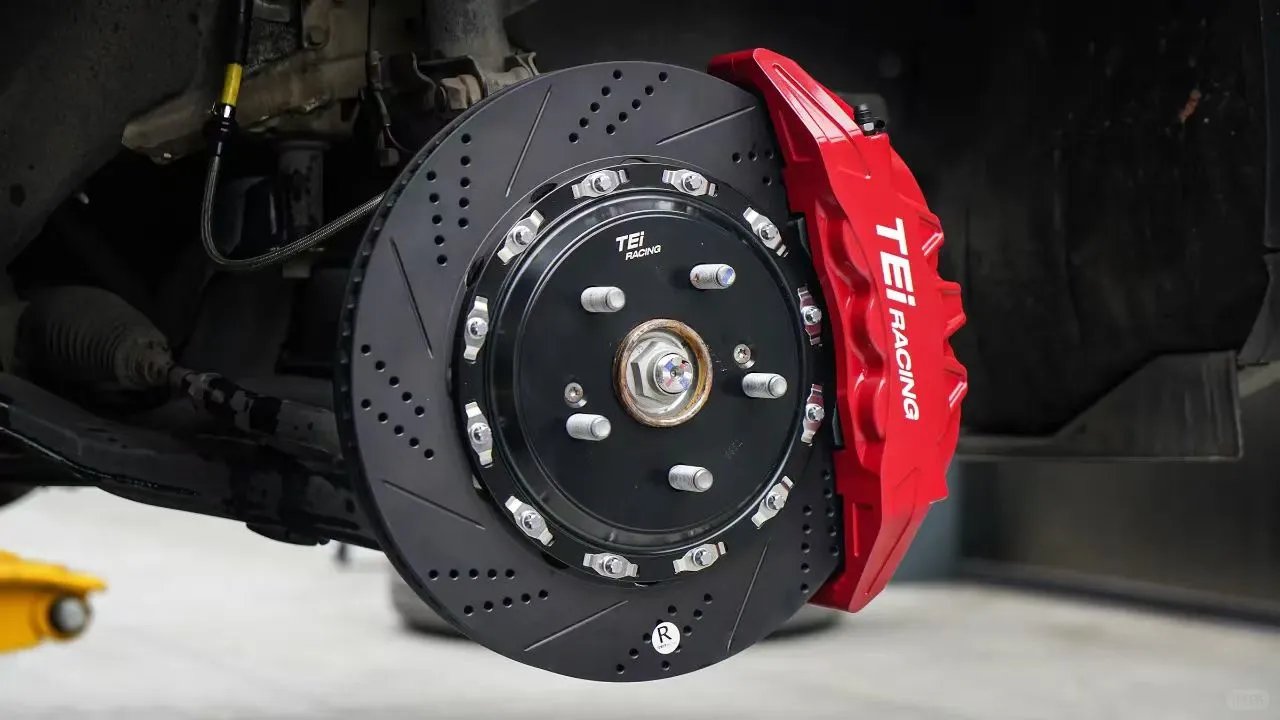 比亚迪宋pro原厂轮毂升级大卡钳